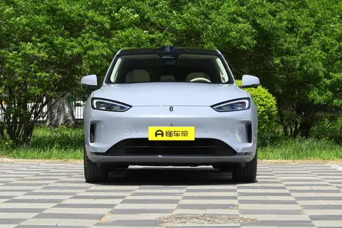 外观酷似卡宴，走近一看竟然是问界