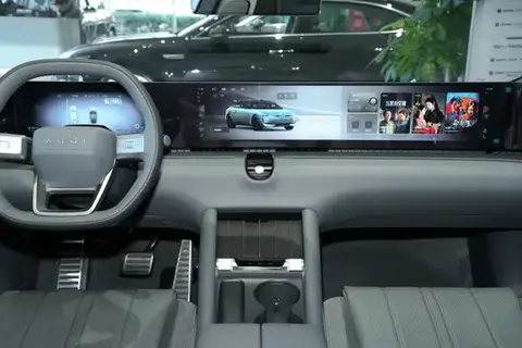 奥迪放大招了!新车直降3万,quattro版售23.99万,实力如何?